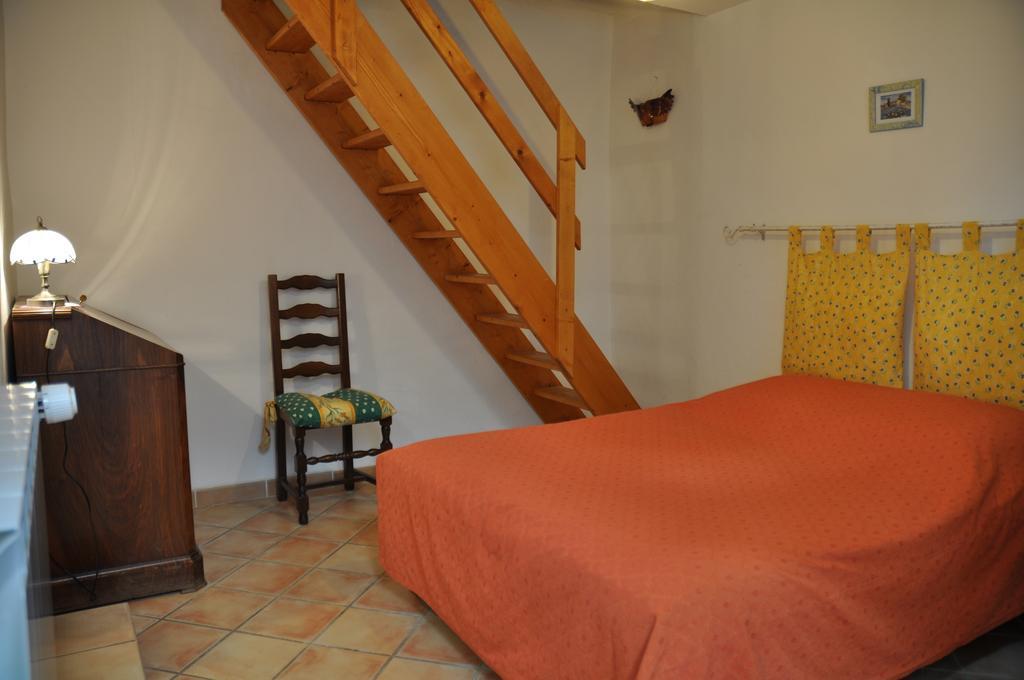 Le Petit Labouret Hotel Revest-du-Bion Exterior photo